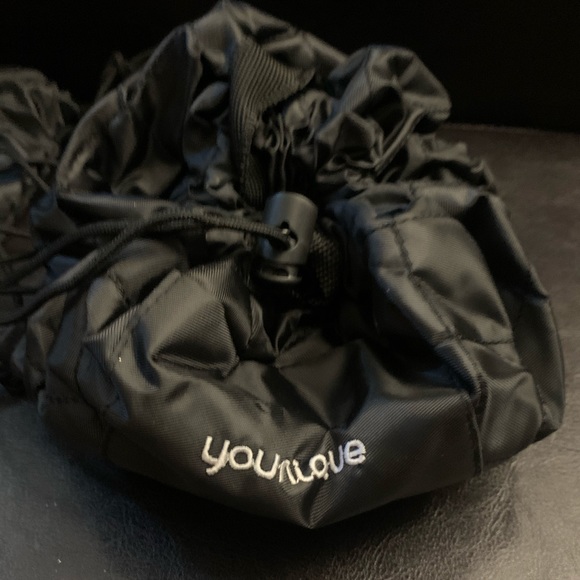 NWT 💄YOUNIQUE make up pouch 💄 - Picture 3 of 3